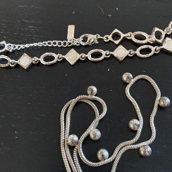 2 Napier silver tone necklaces. - Picture 7 of 7